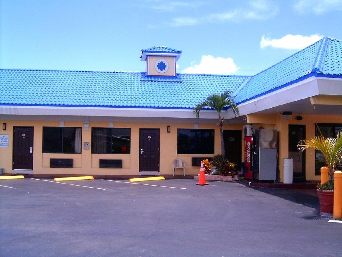 Budget Inn Of Окічобі Екстер'єр фото